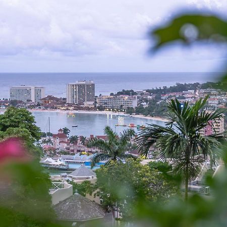 Hummingbird Retreat - Luxury Oceanview Apt, 7-Minute Walk To Beach Ocho Rios Kültér fotó