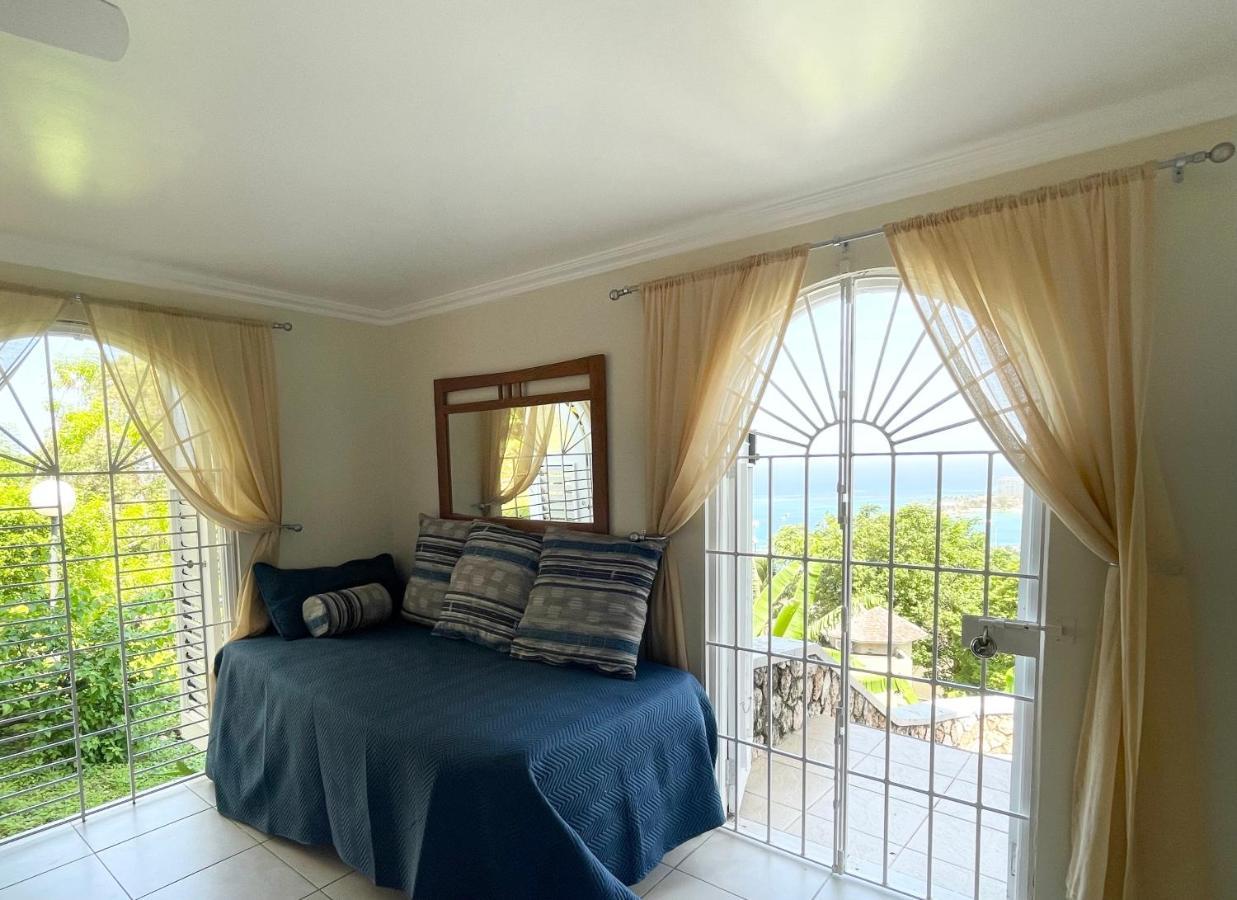 Hummingbird Retreat - Luxury Oceanview Apt, 7-Minute Walk To Beach Ocho Rios Kültér fotó