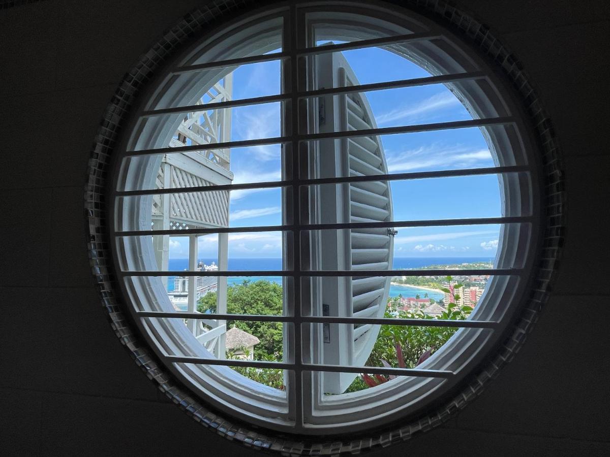 Hummingbird Retreat - Luxury Oceanview Apt, 7-Minute Walk To Beach Ocho Rios Kültér fotó