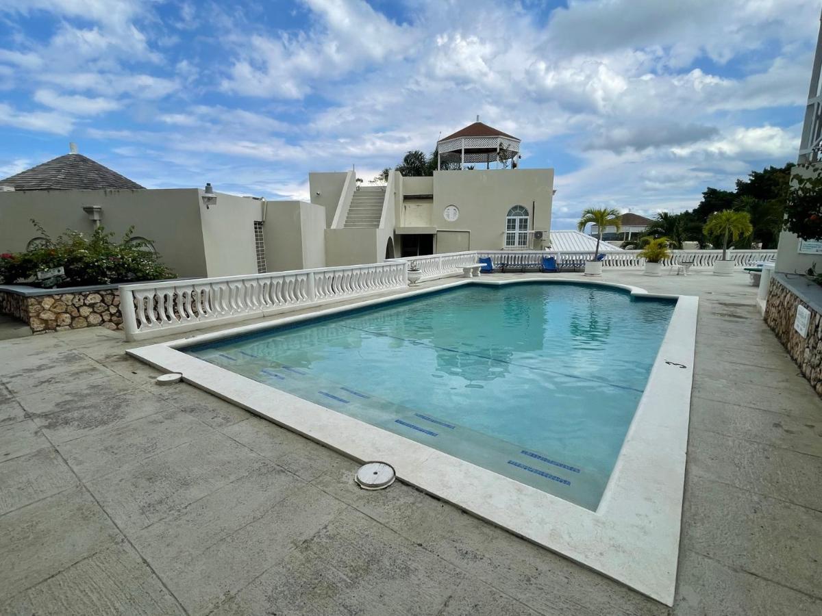 Hummingbird Retreat - Luxury Oceanview Apt, 7-Minute Walk To Beach Ocho Rios Kültér fotó